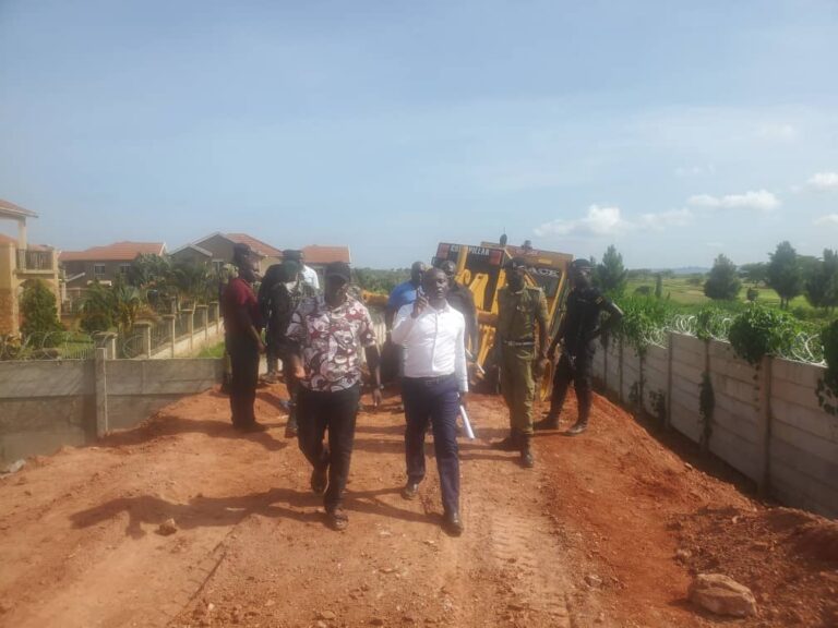 BUSINESSMAN HAMIS KIGGUNDU, UNRA STAFF & POLICE IN TROUBLE OVER A FAKE TITLE ON KABAKA’S KIGO LAND