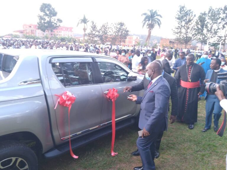 1ST RANKED MENGO SENIOR SCHOOL OFFICIALLY SEES OFF FORMER HM FRED KAZIBWE, REWARDED WITH A 300M CAR FOR GREAT SERVICE