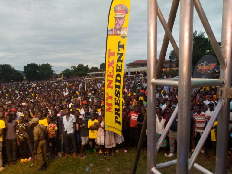 HATERS GO HANG: THOUSANDS WITNESS AS BEESIGYE COMMISSIONS MK MOVEMENT – BUNYORO CHAPTER, SAYS, ‘WE ARE AGING, ITS TIME FOR MUHOOZI’